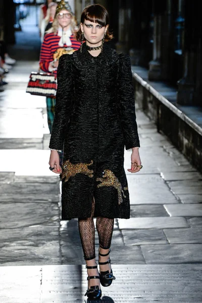 Look 77